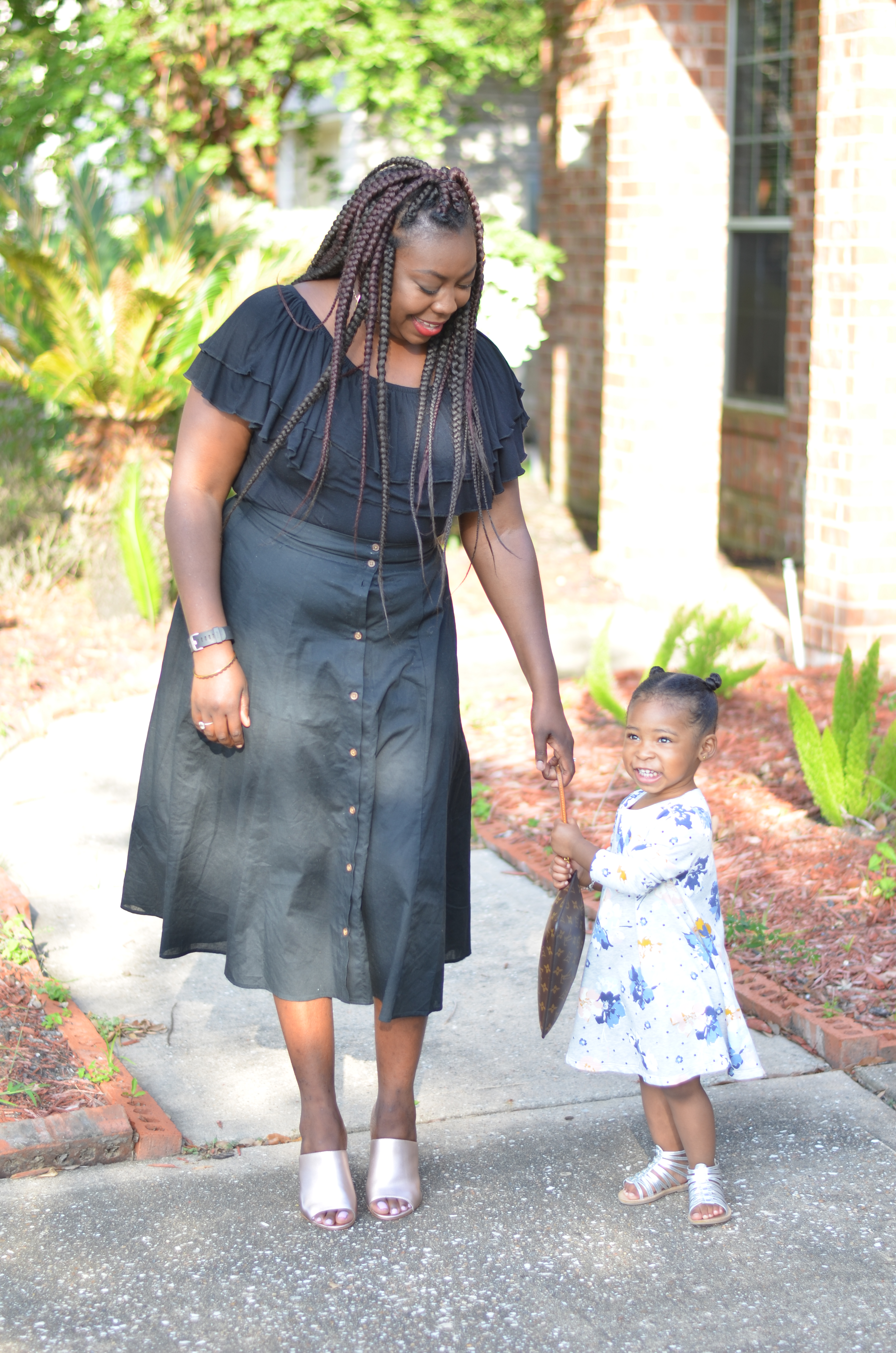 MamaWithToodlerSmiling