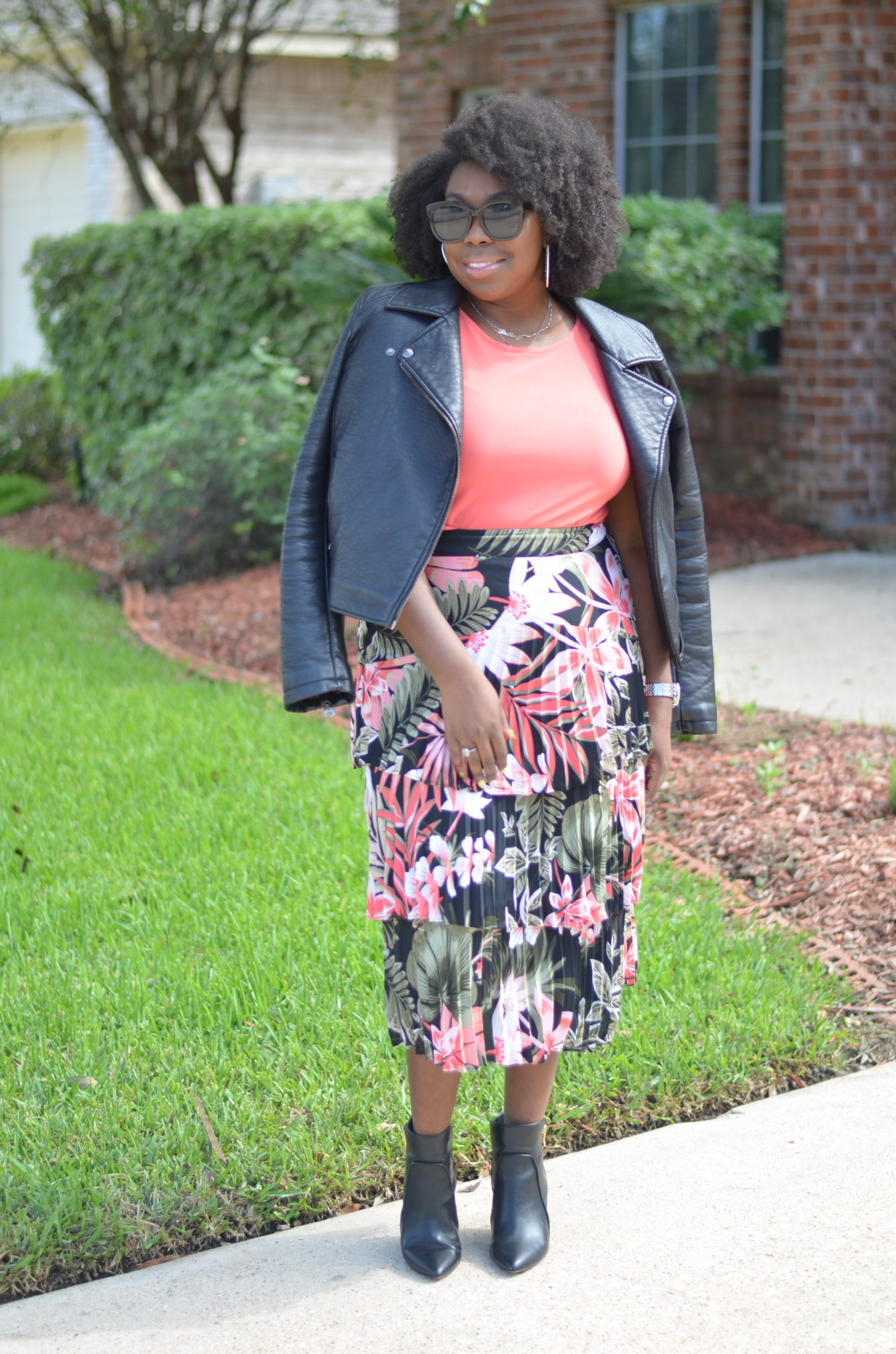 ColorfulFallOutfitwithLeatherJacket